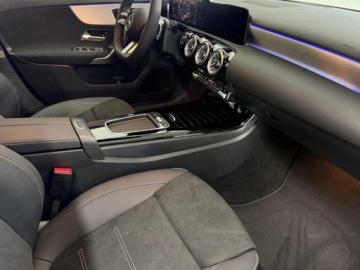 Mercedes Klasa A W177/V177 Hatchback Facelifting 1.3 200 163KM 2025 MERCEDES-BENZ A Klasa 200 AMG Line 1.3 (163KM) 2025, zdjęcie 4