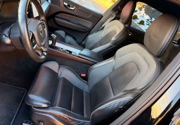 Volvo XC60 II Crossover D4 190KM 2020 Volvo XC 60 R DESIGN 2.0D4 190ps 6Biegow AWD4x4 Kamera FullLed Bezwypadkow, zdjęcie 22