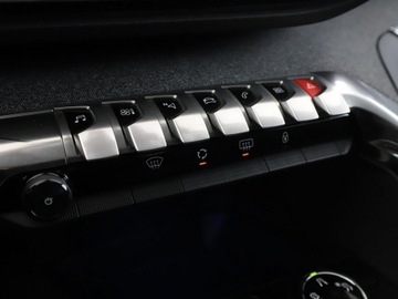 Peugeot 3008 II Crossover 1.5 BlueHDI 130KM 2018 Peugeot 3008 Automat Navi Kamera cofania, zdjęcie 29