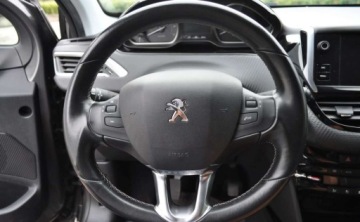 Peugeot 2008 I SUV Facelifting 1.2 PureTech 82KM 2018 Peugeot 2008 LIFT Benzyna Klimatyzacja 1.2 Benzyna 82KM, zdjęcie 19