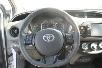 Toyota Yaris III 2018 Toyota Yaris ROK 2018 POJ 1,0 72KM, zdjęcie 13