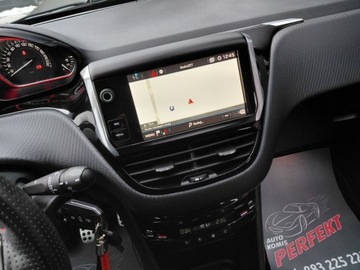 Peugeot 2008 I SUV Facelifting 1.2 PureTech 110KM 2018 Peugeot 2008 GT Line Kamera Navi Klimatronik ParkAssist 1.2 Benzyna 110KM, zdjęcie 21