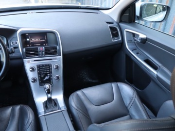 Volvo XC60 I SUV Facelifting 2.4 D4 190KM 2017 Volvo XC60 D4, Salon Polska, 187 KM, 4X4, zdjęcie 7