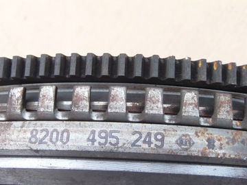 KOLO DVOUHMOTNÉ SPOJKA 8200495249 RENAULT CLIO III 3 EUR 1.5 DCI