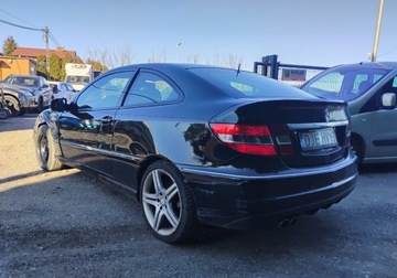Mercedes CLC 1.8 (180 Kompressor) 143KM 2009 Mercedes-Benz CLC 2009r, 1.8Benzyna. Lekko uszkodzony lewy bok. Jezdzi., zdjęcie 3
