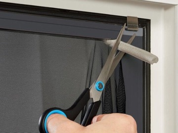 Телескопическая москитная сетка на окно.