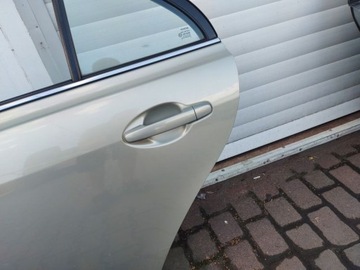 AVENSIS T25 HB DVEŘE LEVÝ ZADNÍ LEVÉ 6T1