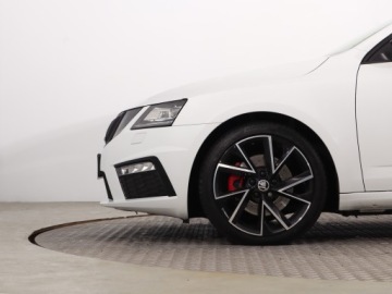 Skoda Octavia III RS Facelifting 2.0 TDI 184KM 2018 Skoda Octavia RS 2.0 TDI 4x4 DSG, Salon Polska, zdjęcie 13