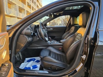 Alfa Romeo Giulia II Sedan Facelifting 2.0 Turbo 280KM 2023 ALFA ROMEO GIULIA ESTREMA A TI Q4, 2.0l Turbo 280KM Bezwypadkowy 23,434km, zdjęcie 3