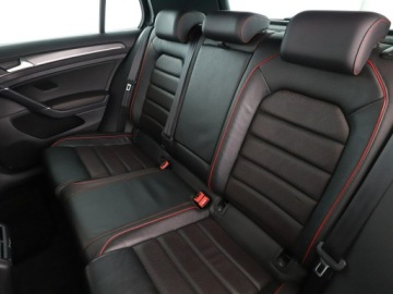 Volkswagen Golf VII GTI 3d Facelifting 2.0 TSI 245KM 2019 Volkswagen Golf full LED skóra el. sterowane, zdjęcie 16