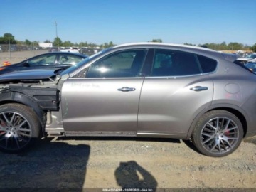Maserati Levante 2021 Maserati Levante Granlusso 2021 3.0l 3.0 Benzyna 345KM, zdjęcie 2