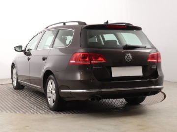 Volkswagen Passat B7 Variant 2.0 TDI CR DPF BlueMotion 140KM 2013 VW Passat 2.0 TDI, Salon Polska, DSG, Navi, Xenon, zdjęcie 3