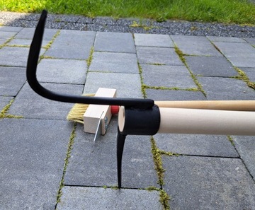 Набор для зачистки трещин в брусчатке.