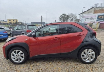 Toyota Aygo X 1.1 VVT-i 72KM 2022 Toyota Aygo X Salon PolskaPrzebieg 548km Nowy nieuzytkowany Benzyna, zdjęcie 10