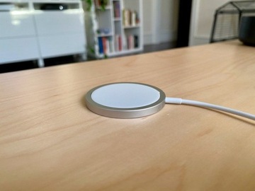 ИНДУКТИВНОЕ ЗАРЯДНОЕ УСТРОЙСТВО ДЛЯ APPLE IPHONE 11 12 MAGSAFE