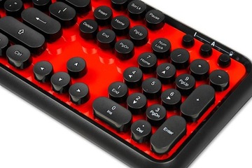 USB-клавиатура и мышь в винтажном ретро-стиле