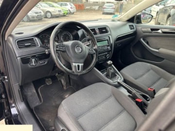 Volkswagen Jetta VI Sedan 1.2 TSI 105KM 2011 Volkswagen Jetta 1.2 TSI BlueMotion Technology Trendline 105KM 2011r, zdjęcie 15