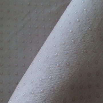 Противоскользящая, удобная подушка для автомобильного сиденья серого цвета.