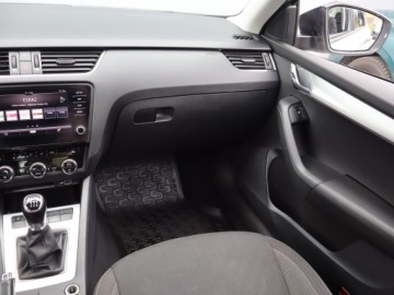 Skoda Octavia III Liftback Facelifting 1.5 TSI ACT 150KM 2019 Skoda Octavia 1.5 TSI, Salon Polska, Klima, zdjęcie 7