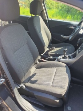 Opel Astra J Hatchback 5d 1.4 Twinport ECOTEC 100KM 2010 Opel Astra Opel Astra 2010 1.4 benzyna 1.4 Benzyna 101KM, zdjęcie 9