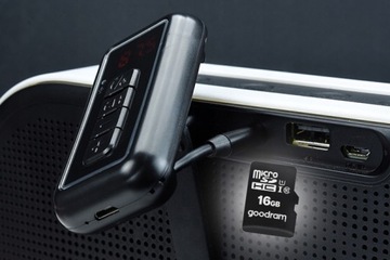 UCHWYT NA SMARTFON DO SZYBY TRASMITER FM DO AUTA