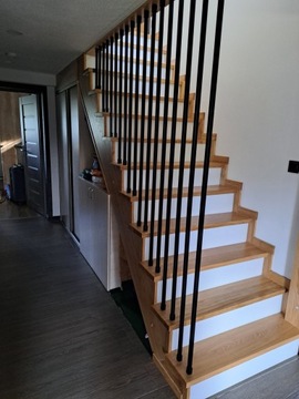 Balustrada pionowa stalowa wewnętrzna harfa na schody SB-11/4 20x20mm 3,9mb