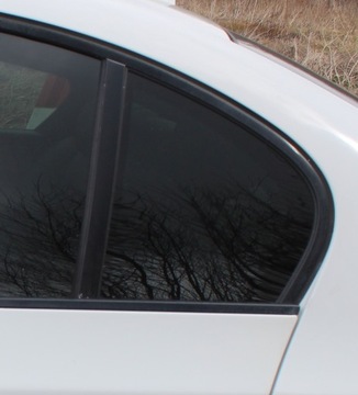 SZYBA DRZWI LEWY TYŁ BMW E60 PRZYCIEMNIANA MAŁA