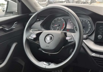 Skoda Octavia IV Liftback 1.5 TSI EVO 150KM 2022 Skoda Octavia Reflektory LED Kamera Keyless Lane Assist Salon PL FVAT, zdjęcie 14