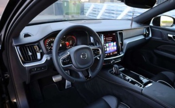 Volvo V60 II  Kombi Plug-in 2.0 T8 Twin Engine Plug-In Hybrid 390KM 2021 Volvo V60 Volvo V60 T8 AWD Twin Engine Geartronic R-Design 2.0 391KM, zdjęcie 16