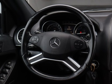 Mercedes Klasa M W164 Off-roader Facelifting 3.0 V6 (300 CDI BlueEFFICIENCY) 204KM 2010 Mercedes ML ML 300 CDI, 201 KM, 4X4, Automat, zdjęcie 20