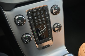 Volvo V40 II Hatchback Facelifting 2.0 D2 120KM 2018 VOLVO V40 INSCRIPTION PANORAMA JASNA SKÓRA AUTOMAT, zdjęcie 34