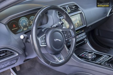 Jaguar XE Sedan Facelifting 2.0 i4P 300KM 2019 Jaguar XE Ledy / Virtual / XDRIVE / FV23%, zdjęcie 15