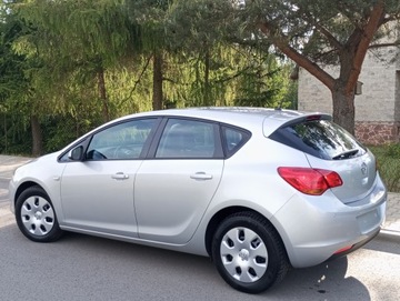 Opel Astra J Hatchback 5d 1.6 Twinport ECOTEC 115KM 2010 Automat Serwis 1.6 Benzyna, zdjęcie 13