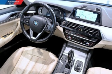 BMW Seria 5 G30-G31 Limuzyna 520d 190KM 2017 BMW Seria 5 520dLED Fog LightsActive GuardPark Distance ControlDywaniki, zdjęcie 11
