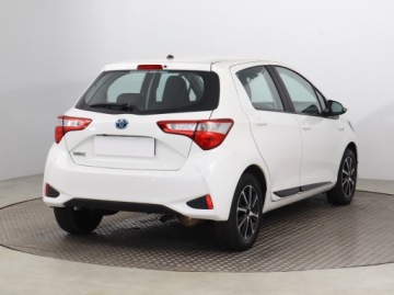 Toyota Yaris III Hatchback 5d Facelifting 2017 1.5 Hybrid 100KM 2018 Toyota Yaris 1.5 Hybrid, Salon Polska, Automat, zdjęcie 4