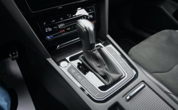 Volkswagen Arteon Fastback Facelifting 2.0 TDI SCR 150KM 2021 Volkswagen Arteon 2,0 TDI 2X R-LINE DSG HEDA UP Nawigacja Kamera Virtual, zdjęcie 13