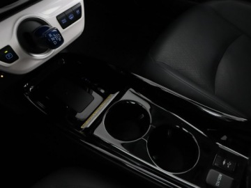 Toyota Prius IV Hatchback 1.8 Hybrid 122KM 2019 Toyota Prius FV23% Executive PHEV skóra grzane, zdjęcie 33