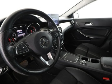Mercedes GLA I Off-Roader Facelifting 1.6 200 156KM 2019 Mercedes GLA 200 Automat Navi Kamera cofania, zdjęcie 13