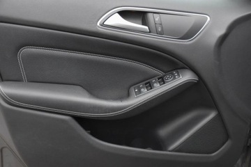 Mercedes Klasa B W246 Sports Tourer Facelifting 1.6 180 122KM 2016 Mercedes-Benz Klasa B MERCEDES B180 122KM ALU17 Automat LED WEBASTO Navi G, zdjęcie 16