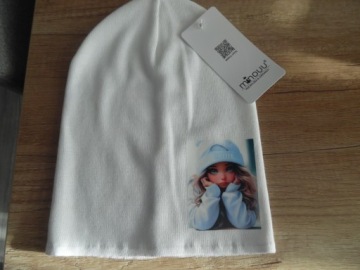 MINOUU KLASYCZNA JEDNOWARSTWOWA CZAPKA Z APLIKACJA LALKI KOLOR KOKOS