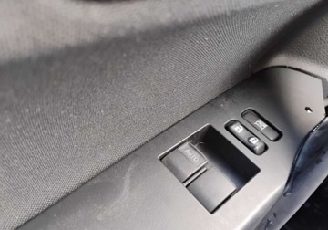 Toyota Auris II Touring Sports Facelifting 1.6 Valvematic 132KM 2018 Toyota Auris 2018r, 1.6 Benzyna. Uszkodzony prawy przod i bok. Jezdzi 1.6, zdjęcie 9