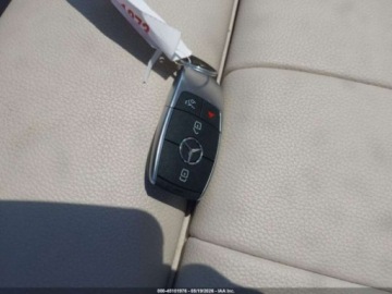 Mercedes GLB 2023 Mercedes-Benz GLB 2023 MERCEDES-BENZ GLB 250 4MATIC 2.0 Benzyna 221KM, zdjęcie 10