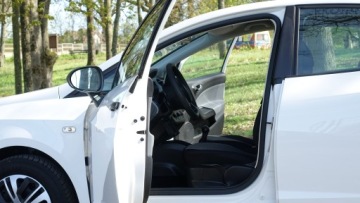 Seat Ibiza IV Hatchback 5d Facelifting 1.2 70KM 2013 .. Klimatyzacja .. Stan BDB .. Doświetlanie zakrętów .. Kontrola trakcji, zdjęcie 4