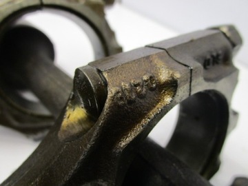 AUDI A4 B5 VAČKA ZPROSTŘEDKOVÝ PÍST PÍSTY OJNICE KPL 1.8 20V