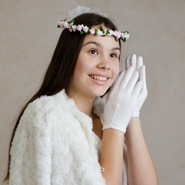 Wianek komunijny z piankowych kwiatków róż biel