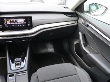 Skoda Octavia IV Liftback 1.5 TSI EVO 150KM 2022 Skoda Octavia 1.5 TSI, Salon Polska, zdjęcie 7