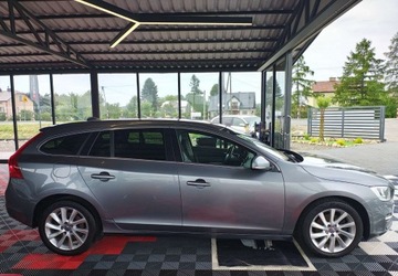 Volvo V60 I Kombi Facelifting 2.0 D3 DRIVE-E 150KM 2015 Volvo V60 Volvo V60 I Zadbane Zarejestrowane 2.0 Diesel 150KM, zdjęcie 8