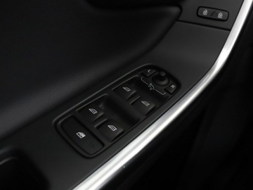 Volvo V60 I Kombi Facelifting 2.0 D2 DRIVE-E 120KM 2017 Volvo V60 Linje Svart D2 skóra navi PDC grzane, zdjęcie 31