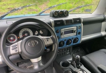Toyota FJ Cruiser 4.0 239KM 2011 Toyota FJ Toyota FJ 4.0 4x4 4.0 Benzyna 239KM, zdjęcie 5