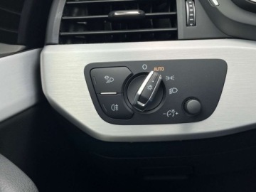 Audi A4 B9 Limousine Facelifting 2.0 40 TFSI 204KM 2022 Audi A4 Limousine VAT23 Tempomat ACC Matrix Czarna podsufitka Ambiente, zdjęcie 16